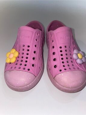 Native Shoes Jefferson Kids Pink Speckled Slip-On Sneakers with Charms Size 7
